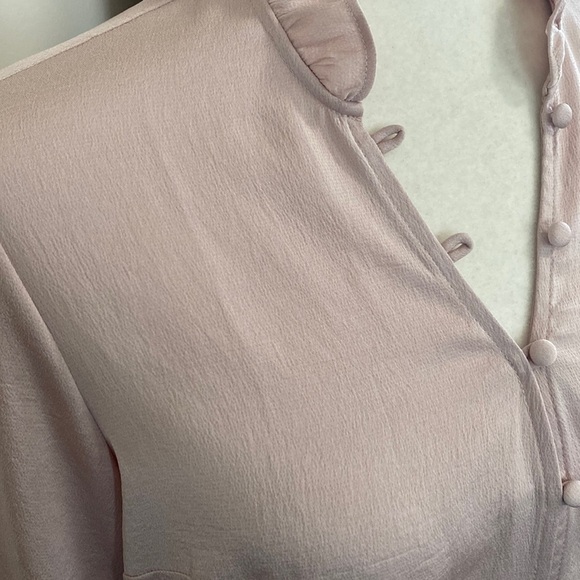 Express Blush Pink Portofino Ruffle V-Neck Button Down Blouse Shirt Bohemian - Picture 6 of 15